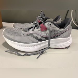 7.5 Saucony Guide 15.